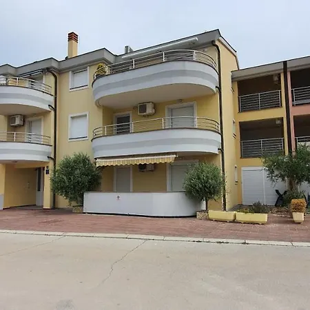 Julius Apartman