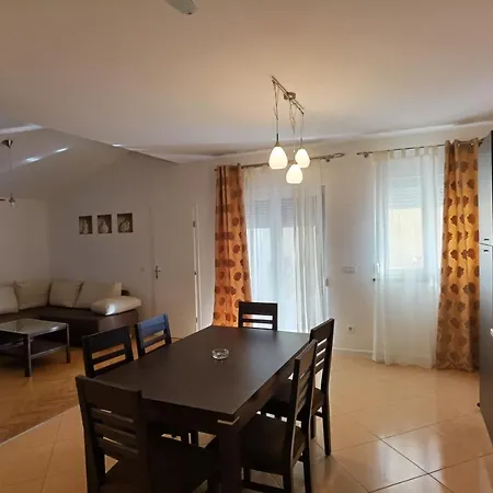 Julius Apartman