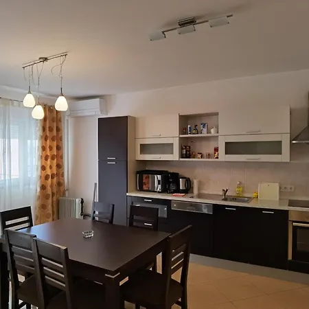 Julius Apartman