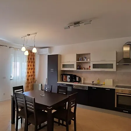 Julius Apartman *