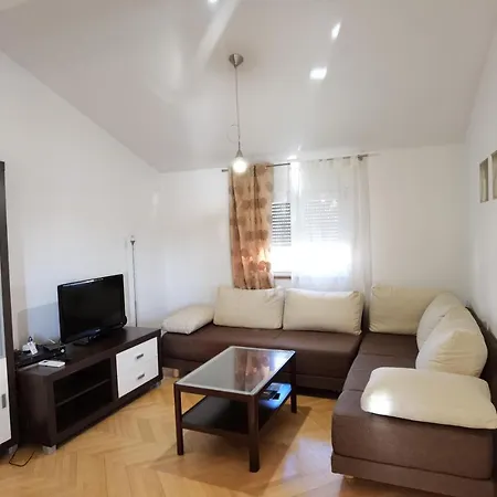 Julius Apartman
