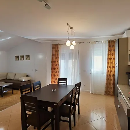 Julius Apartman شقة *