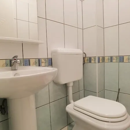 Julius Apartman *
